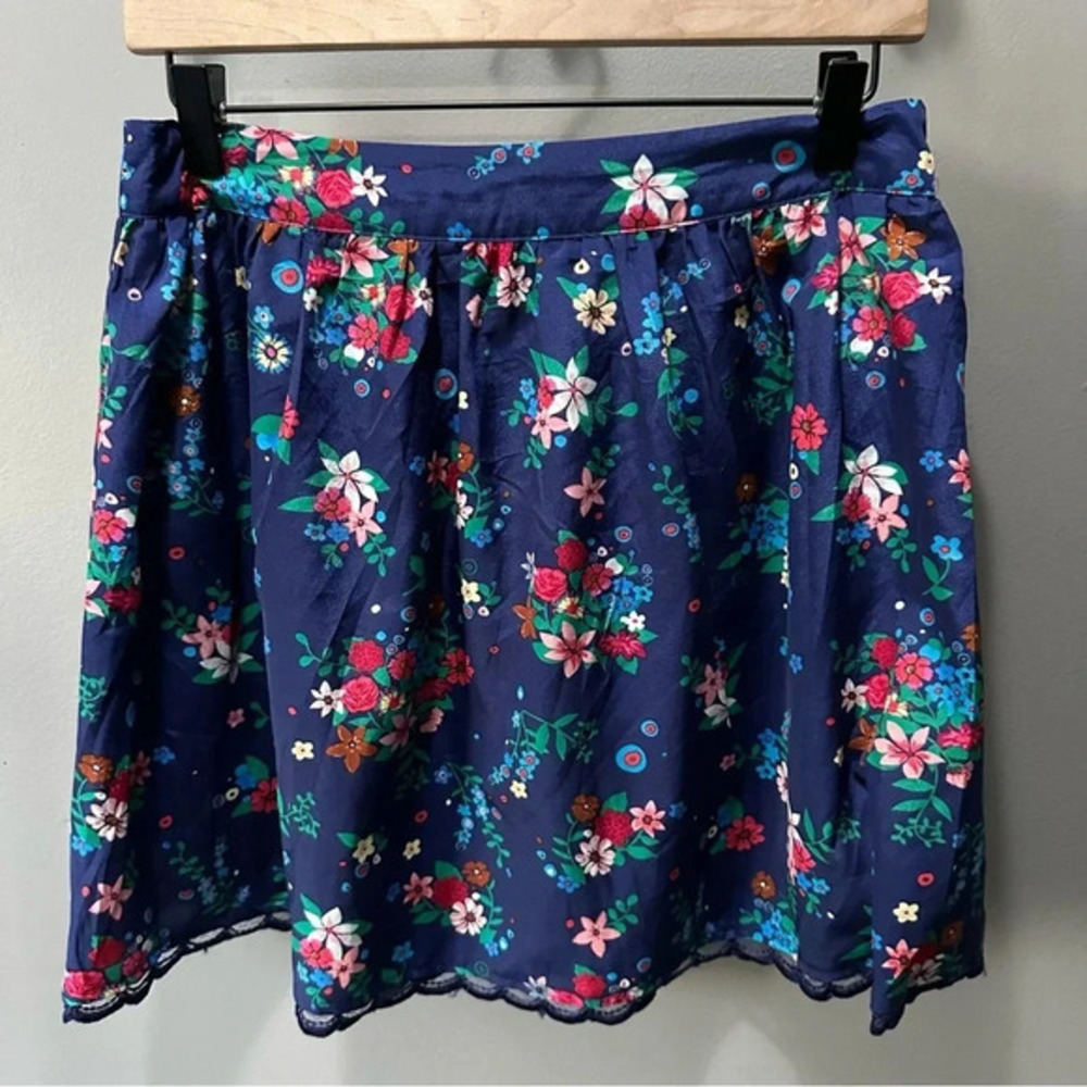 Forever 21 Floral Print Mini skirt. Medium.‎ EUC
